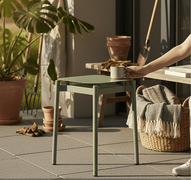 Stool Otto, banco bajo de diseño minimalista para interiores.